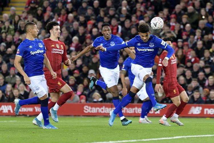 [法甲]门将出击失误 库利巴利乱战中破门