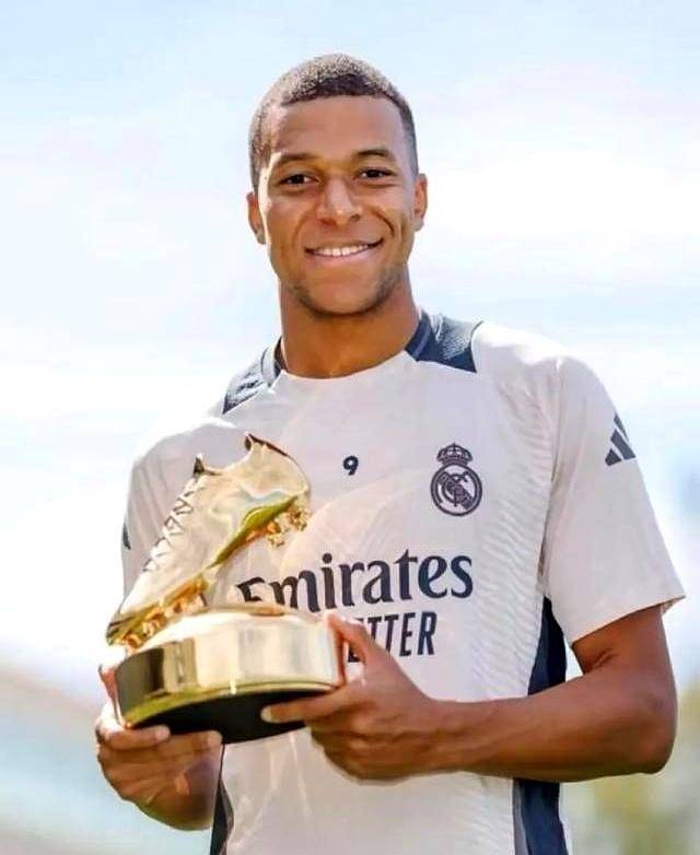 广东男篮在CBA杯赛中以94-80击败广州男篮，奎恩全场高效表现，贡献29分6篮板7助攻5抢断，助力球队取得首胜。