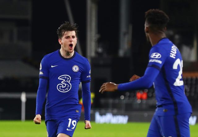 解析二八杠的“白板”张：为什么这张牌在关键时刻能左右点数平衡？（解密二八杠白板牌：为何它在关键时刻能扭转点数天平？）