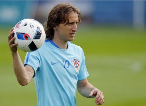 快船胜黄蜂豪取16连胜！传来1喜2忧，哈登小卡合砍67分，内线哑火+篮板失守