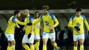 拉维亚这波走步简直离谱到家，居然还没被吹罚🤣